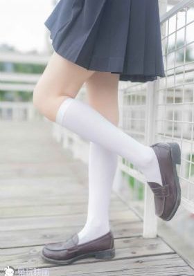男女狂吻捏胸扒内裤内衣app_国产剧完整版观看