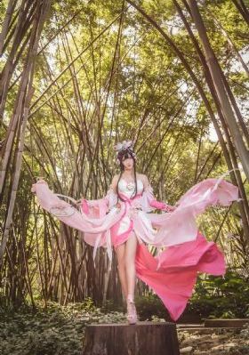 慕思女王踩踏免费专区_BD英语在线播放观看